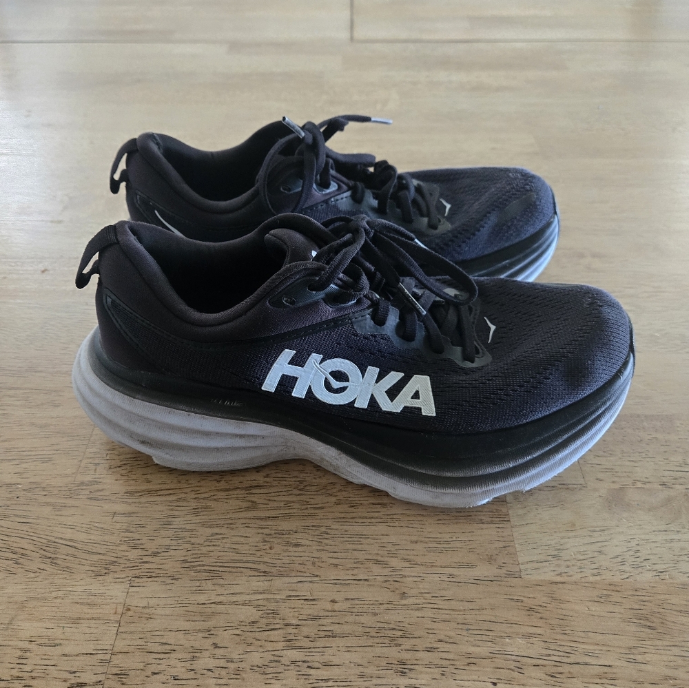 Black Hoka Bondi 8